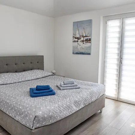 Seagulls, Elegance And Freedom * Lavagna